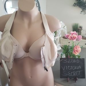 Victoria's secret front  Closure maximum hold sports bra 38DDD